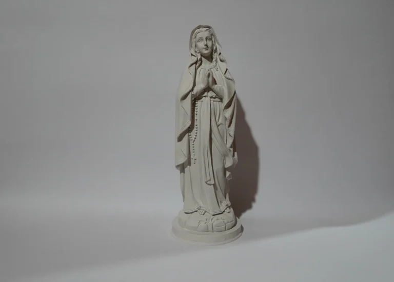 Colección Fe y Protección — Nuestra Señora de Lourdes (versión 2 — mediana) - vista 3