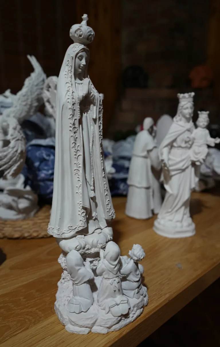 Colección Gracia Divina — Virgen de Fátima con Pastorcitos y Ovejita - vista 3