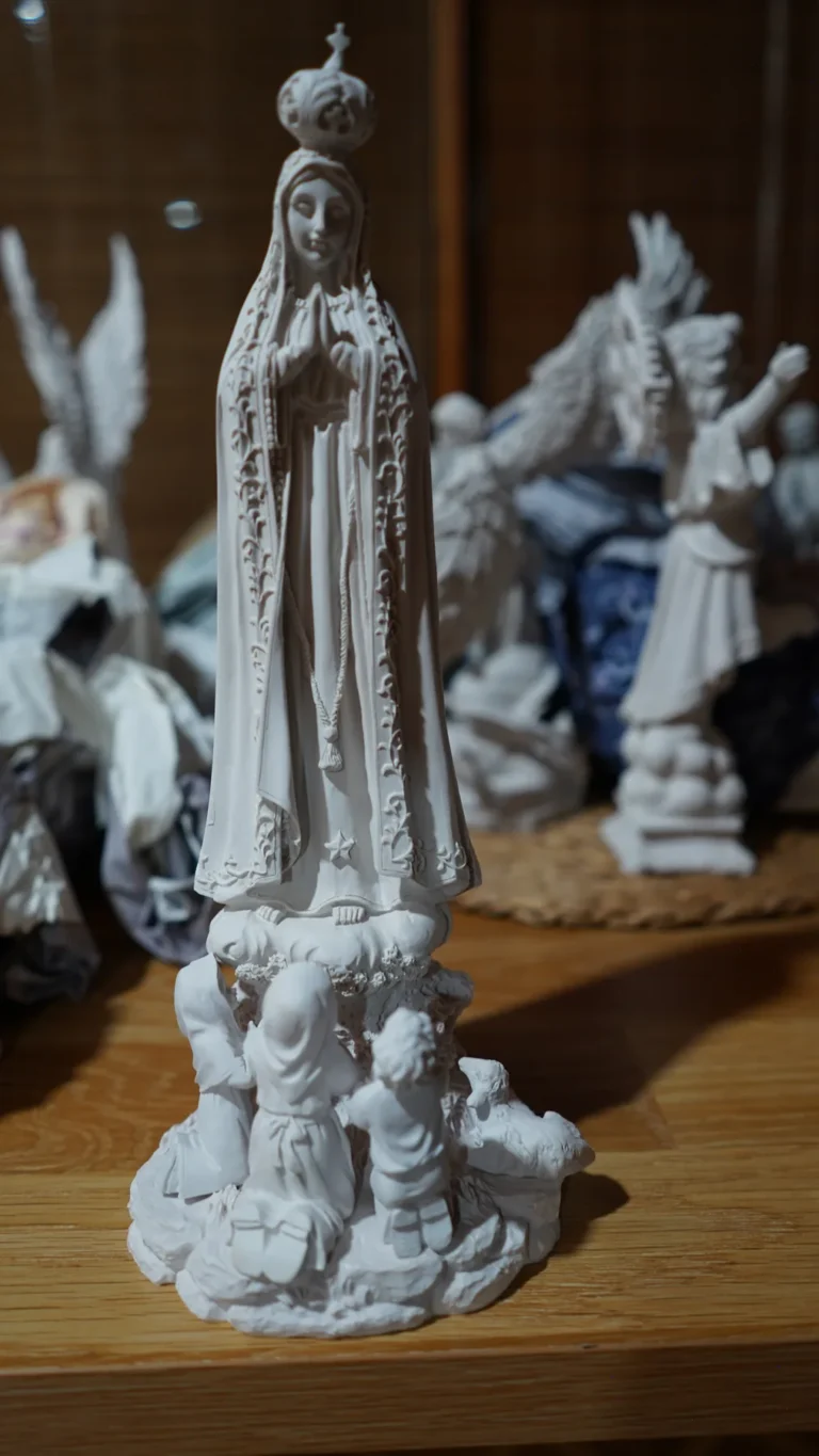 Colección Gracia Divina — Virgen de Fátima con Pastorcitos y Ovejita - vista 4