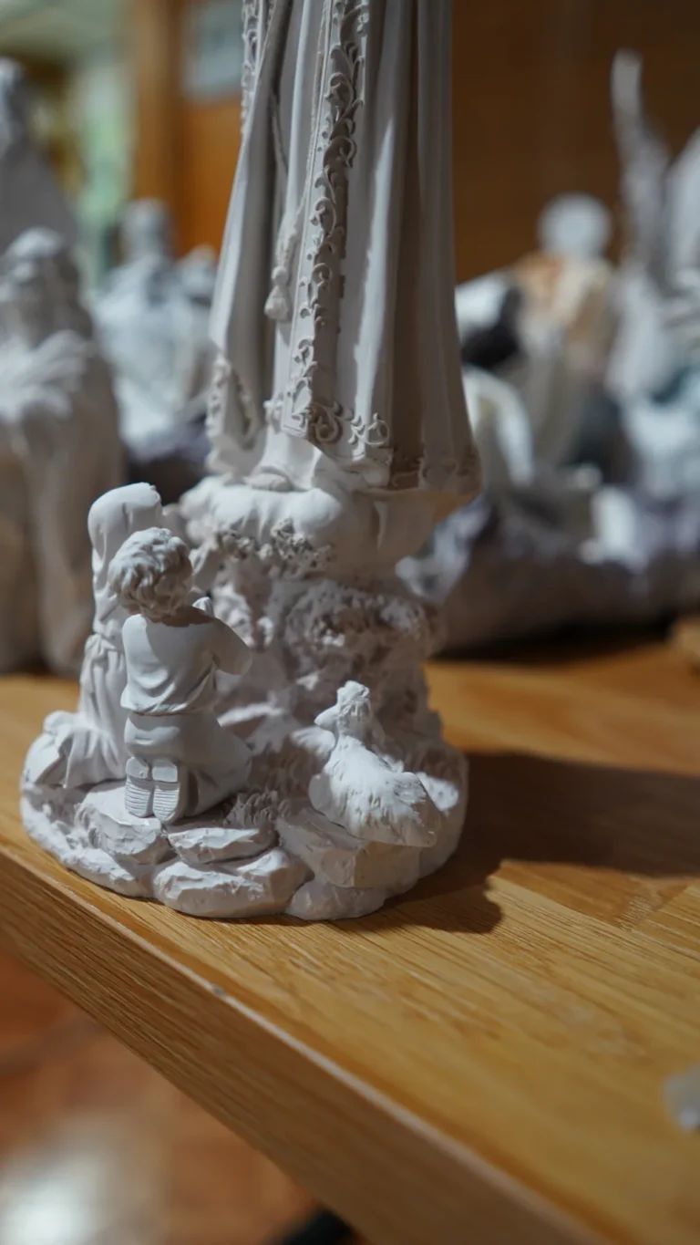Colección Gracia Divina — Virgen de Fátima con Pastorcitos y Ovejita - vista 13